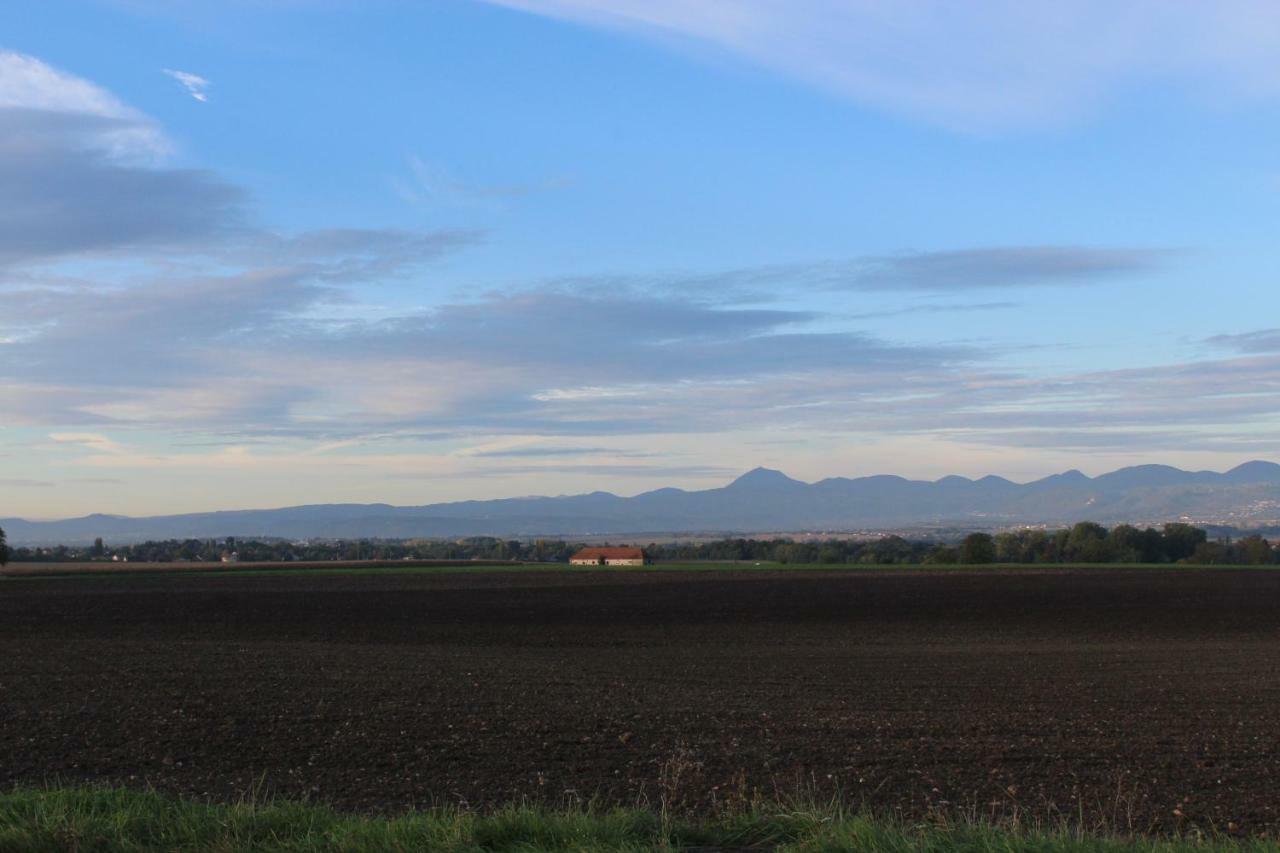 LES MONNATS GITE 8 personnes à la campagne Villa Chaptuzat Esterno foto